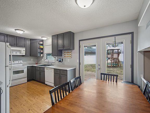 3rd image of 1317 NW Pebble Dr