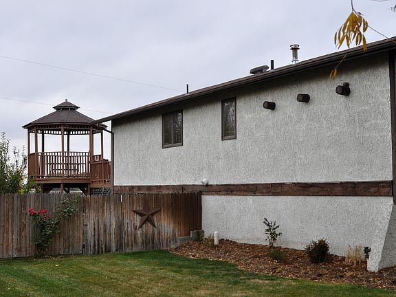 4th image of 76 Maplewood Cir