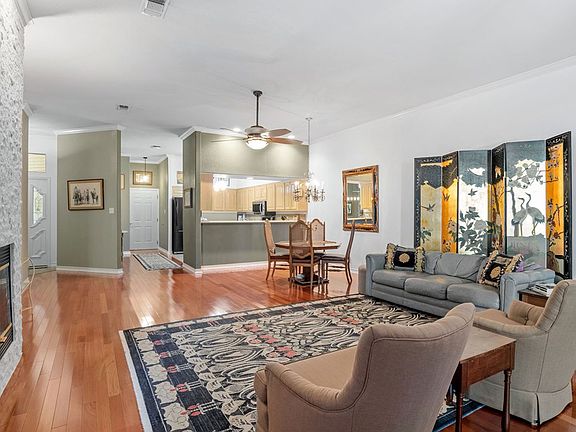 5th image of 425 Summit Cir