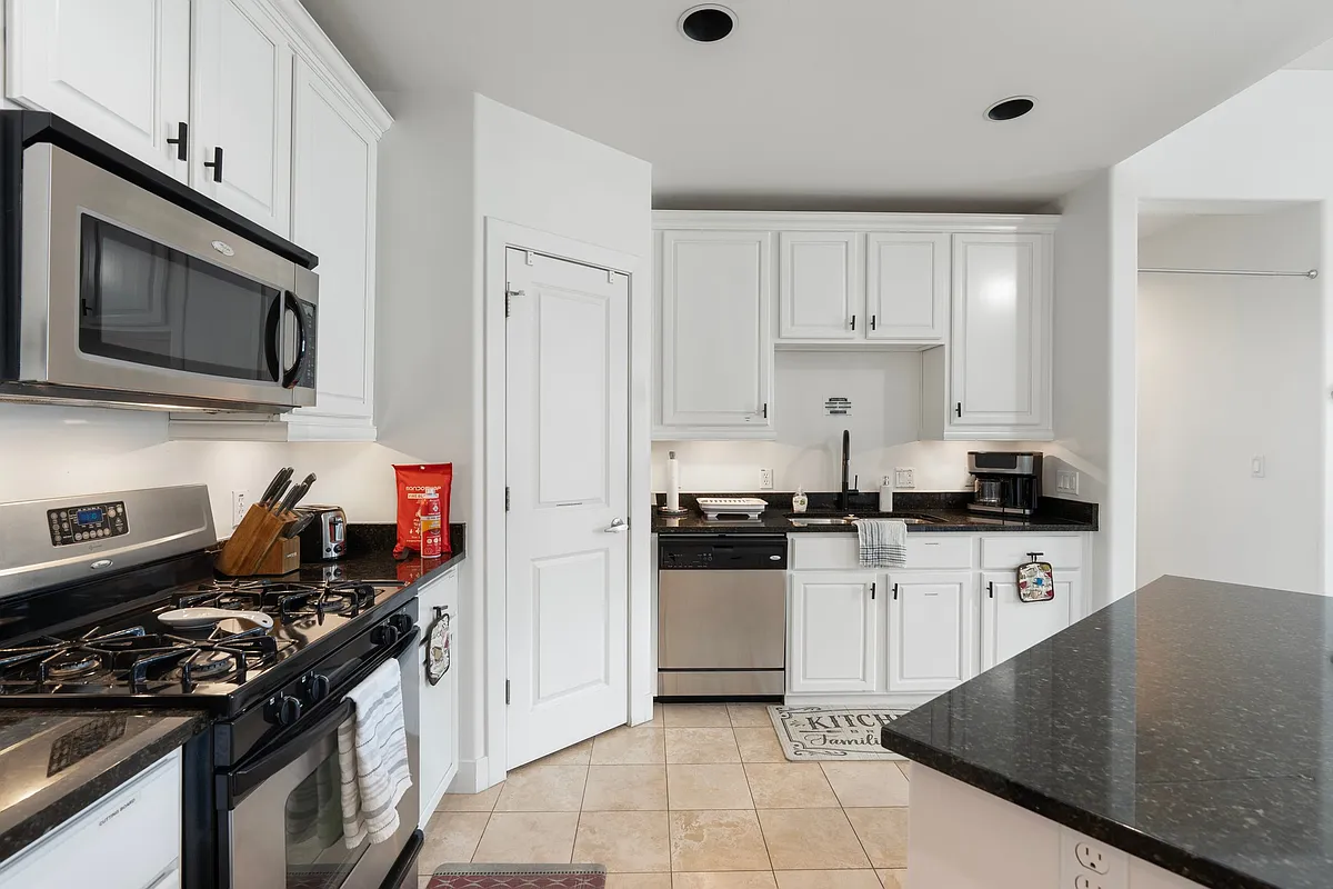 Building Photo - 945 E Playa Del Norte Dr #5002