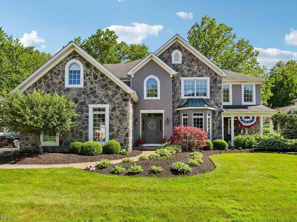 26643 Primrose Ln, Westlake, OH 44145