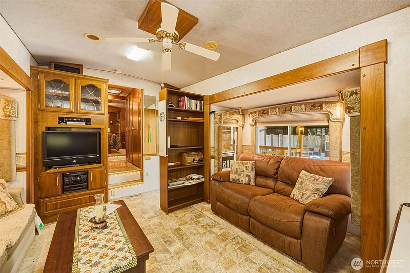 5th image of 162 1 Fireside Lodge Circle