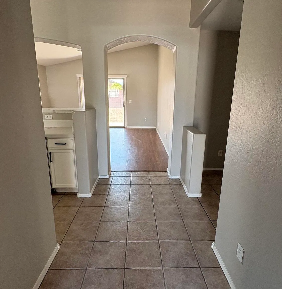 3 bed, 2.0 bath, 1305 sqft, $1,799 — Photo 4