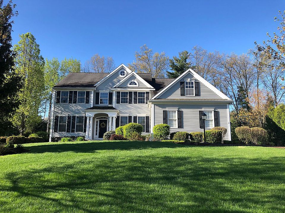 1st image of 4 Worthington Ct