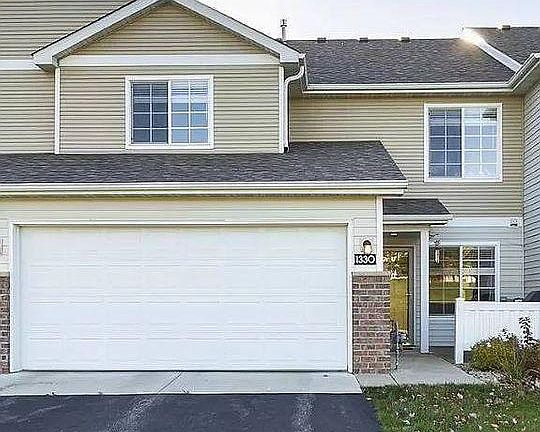 2nd image of 1330 Pembrooke Ln