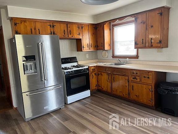 4th image of 25 March Pl