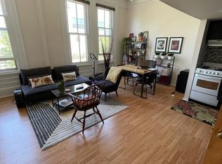 2036 Race St APT 2F, Philadelphia, PA 19103