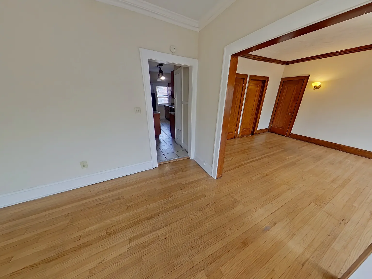 1 bed, 900 sqft, $1,200 — Photo 3