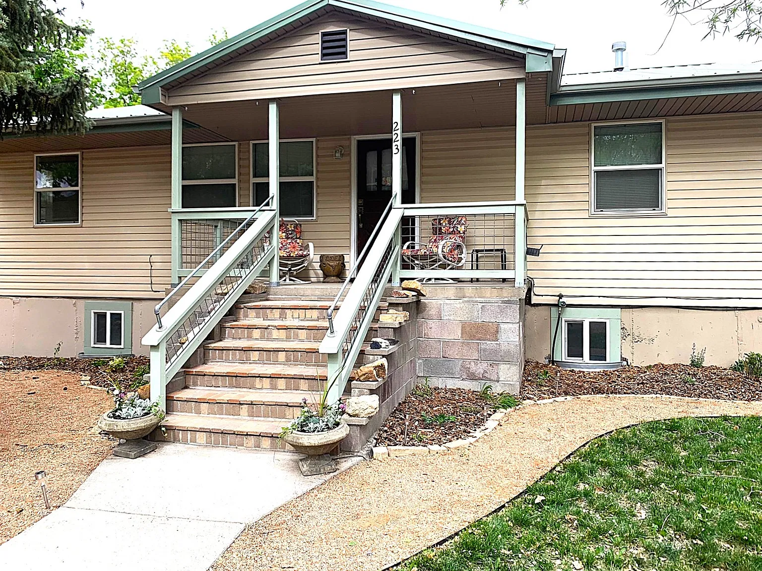 223 Orchard Ave — Photo 2