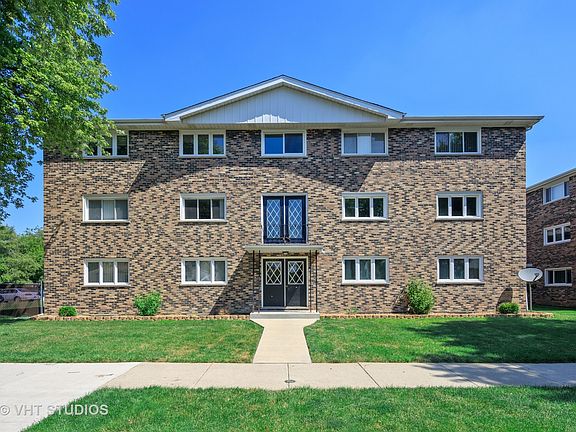2nd image of 5852 W 77th St Unit 202
