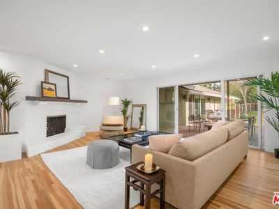 20500 Wells Dr, Woodland Hills, CA, 91364