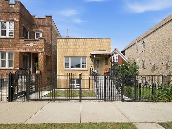 2nd image of 906 N Monticello Ave