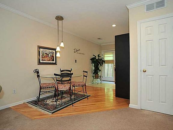 4th image of 109 Banksville Pl
