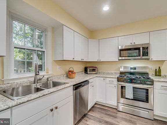 5th image of 9497 Cloverdale Ct