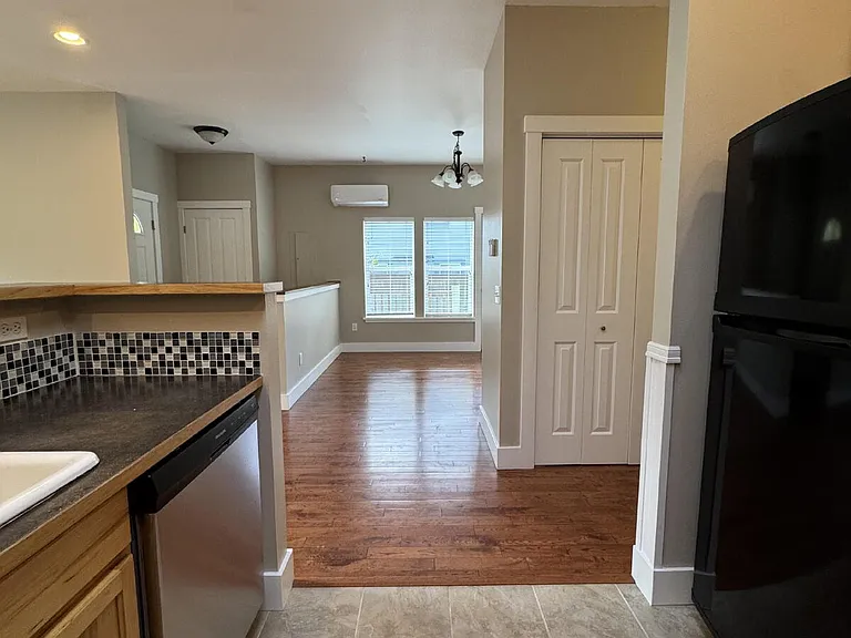 285 Browne St — Photo 18
