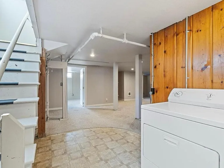 521 E Cherry St — Photo 14