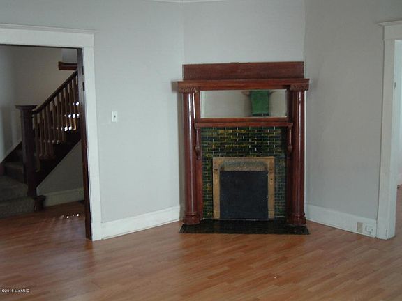 2nd image of 914 Bates St SE