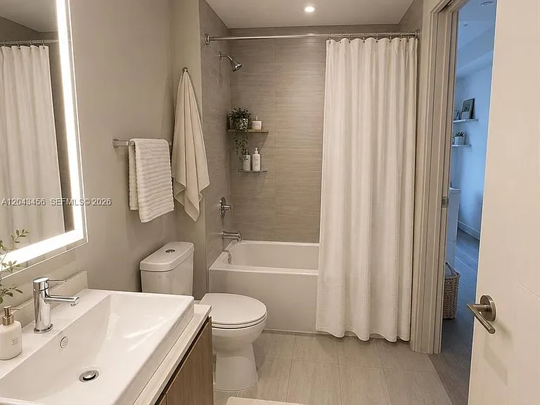 2960 NE 207th St #712 — Photo 8