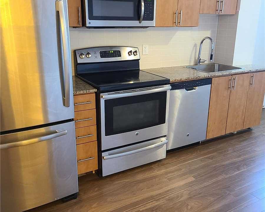2nd image of 7161 Yonge St #421