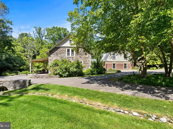 8813 Norwood Ave, Philadelphia, PA 19118