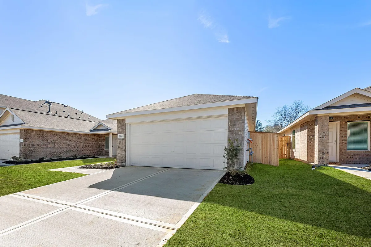 2 - 17747 Pemswood Dr