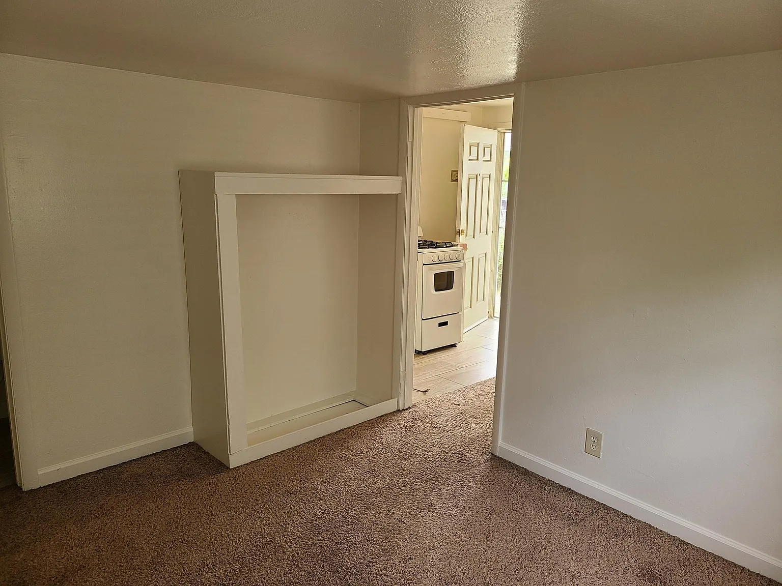 1 bed, 400 sqft, $1,175 — Photo 4