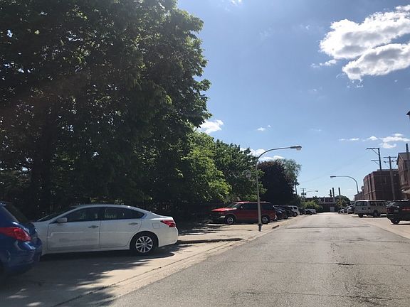 4th image of 1819 W Thome Ave