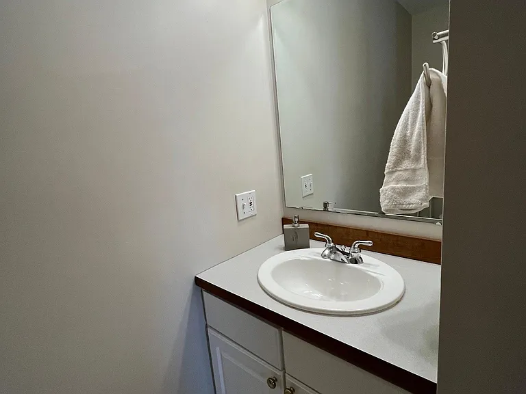 52 Maple St — Photo 29