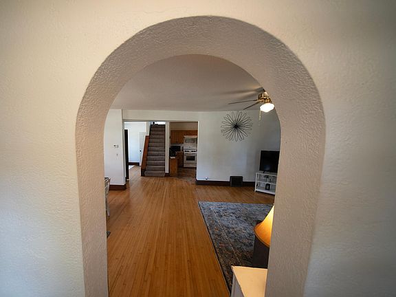 3rd image of 619 E Wells St