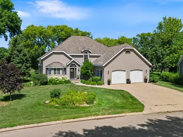 1203 Parkside Dr, Marshall, MN 56258
