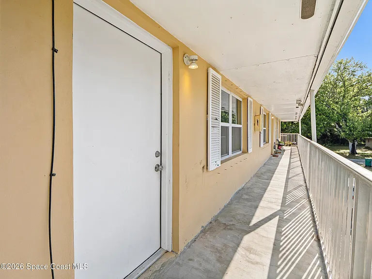 89 NW Irwin Ave #7 — Photo 2
