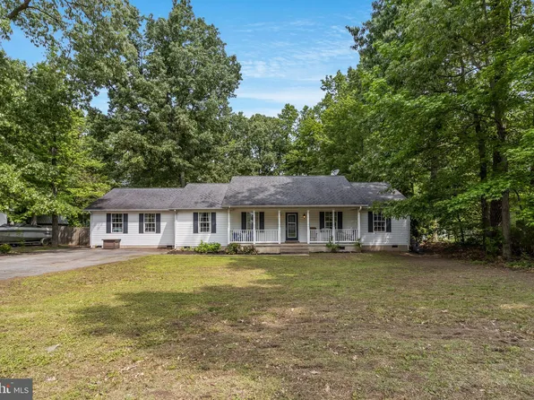 35676 Army Navy Dr, Mechanicsville, MD 20659