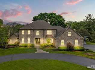 2 Buckingham Dr, Sugar Grove, IL 60554