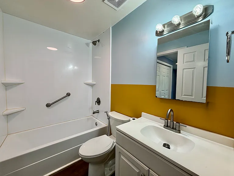 9604 Vinca Cir #E — Photo 7