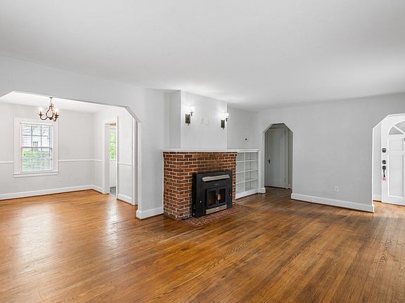 4th image of 130 Wythe Crescent Dr