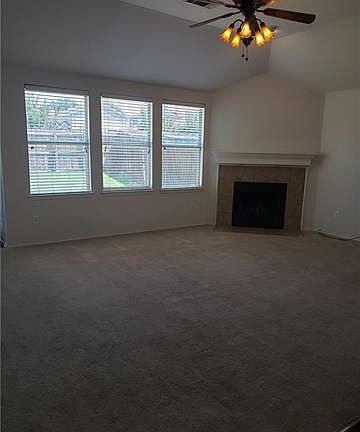 2nd image of 925 Starling Ln