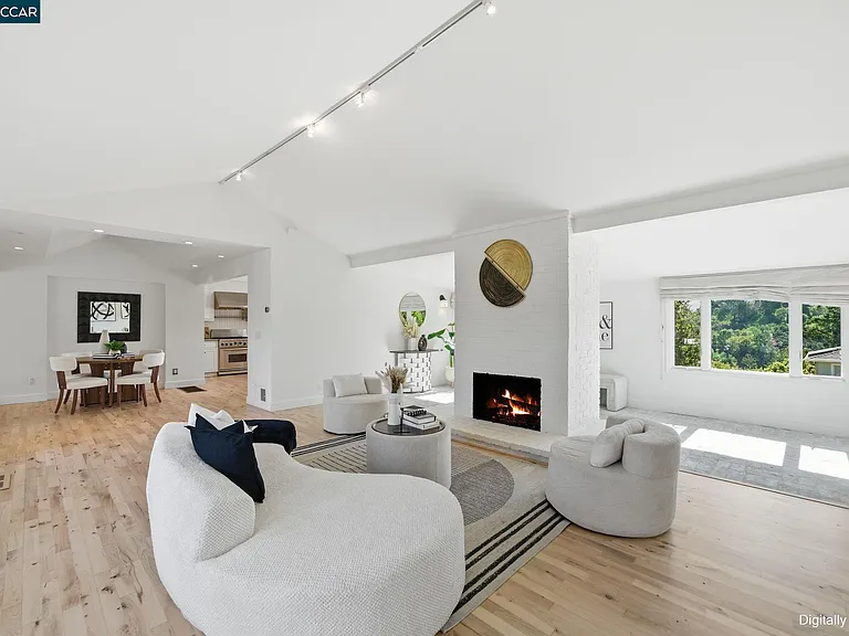 102 Hillcrest Dr — Photo 3