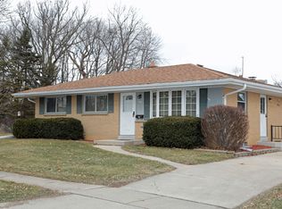 6730 Montgomery Dr, Greendale, WI 53129