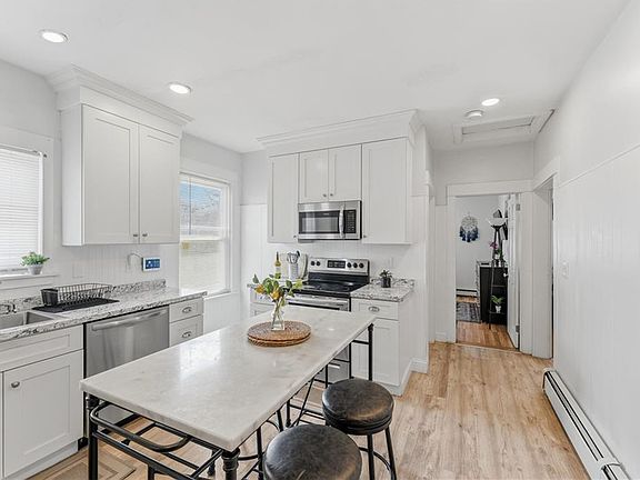 3rd image of 9 Youlden Ave