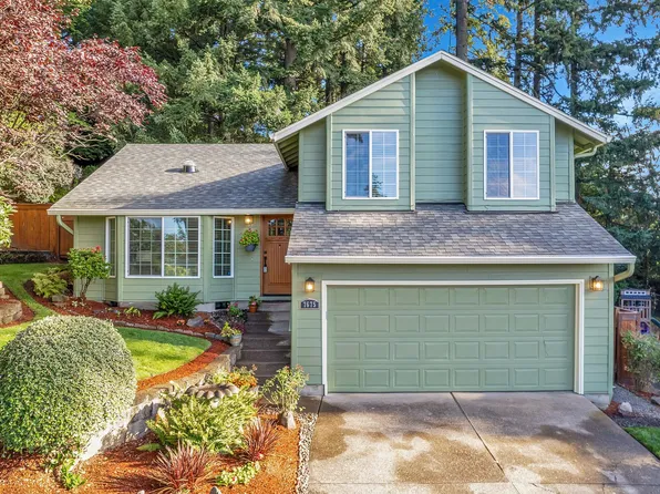 7675 Ridgewood Dr, Gladstone, OR 97027