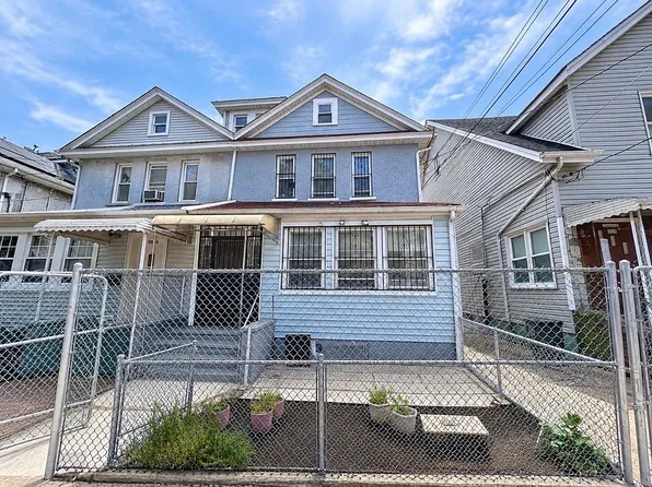 9424 41st Rd, Elmhurst, NY 11373
