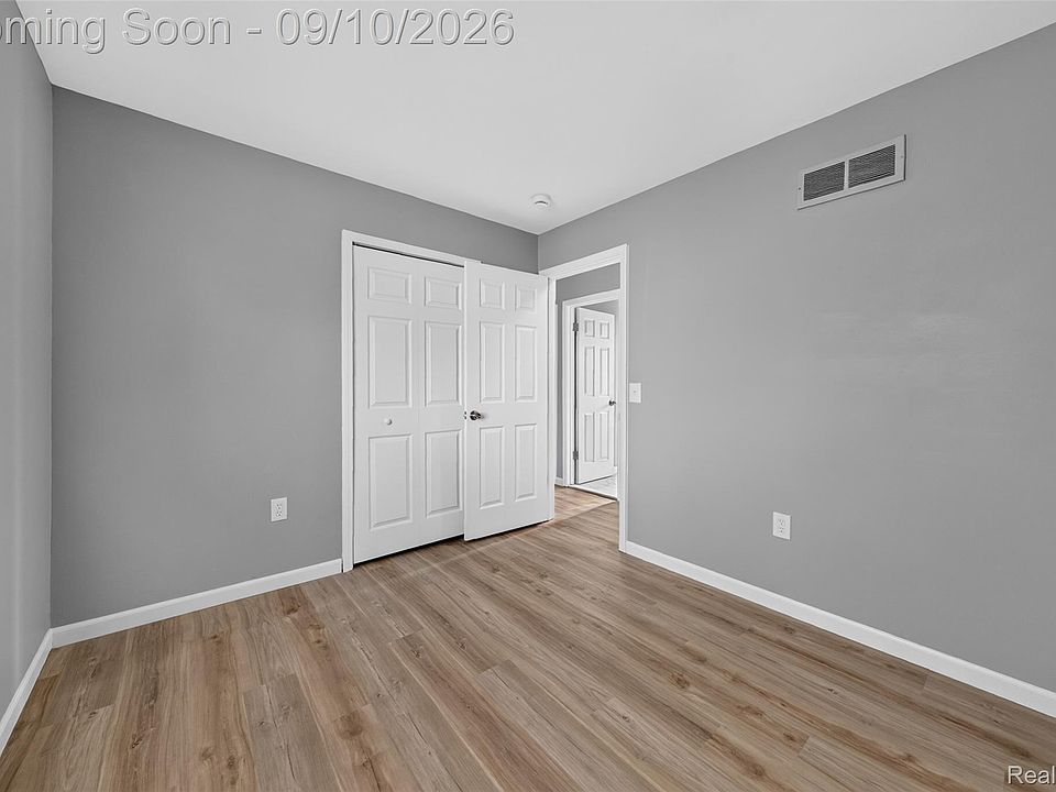 24935 Trombley St, photo 18
