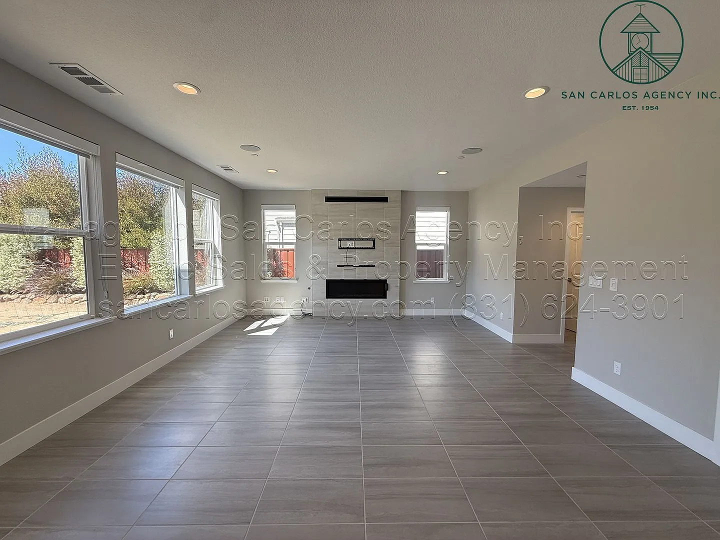 Spacious Three Bedroom (+ Bonus) Home in The Dunes — Photo 4