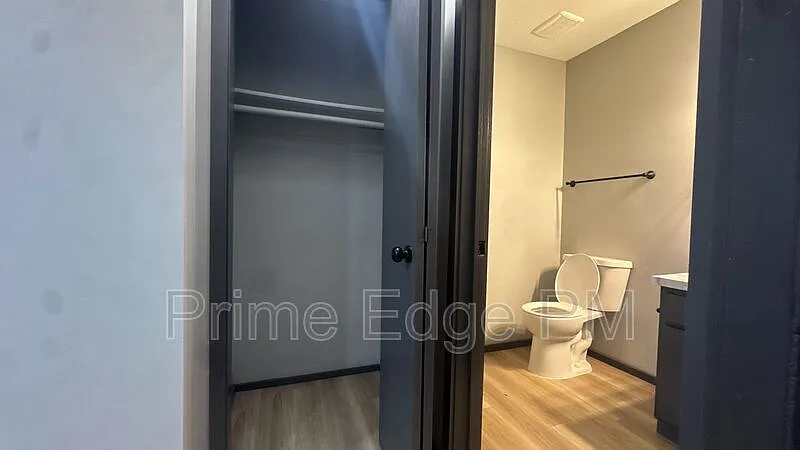 Building Photo - 1701 Ridgehaven Ct #3