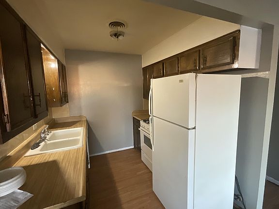 4th image of 1925 Howard Dr #1