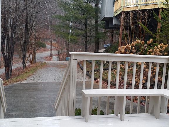 Image 7: Entry to drive up