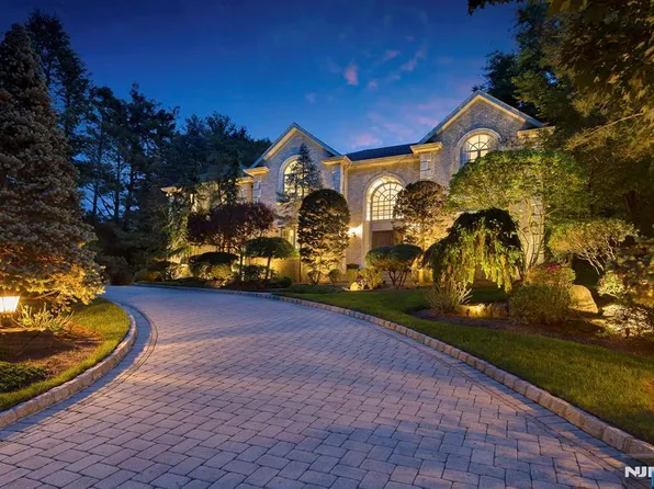 30 Peter Lynas Ct, Tenafly, NJ 07670
