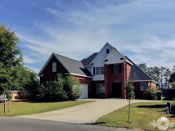 Beautiful curb appeal!