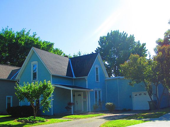 2nd image of 224 S Oak St