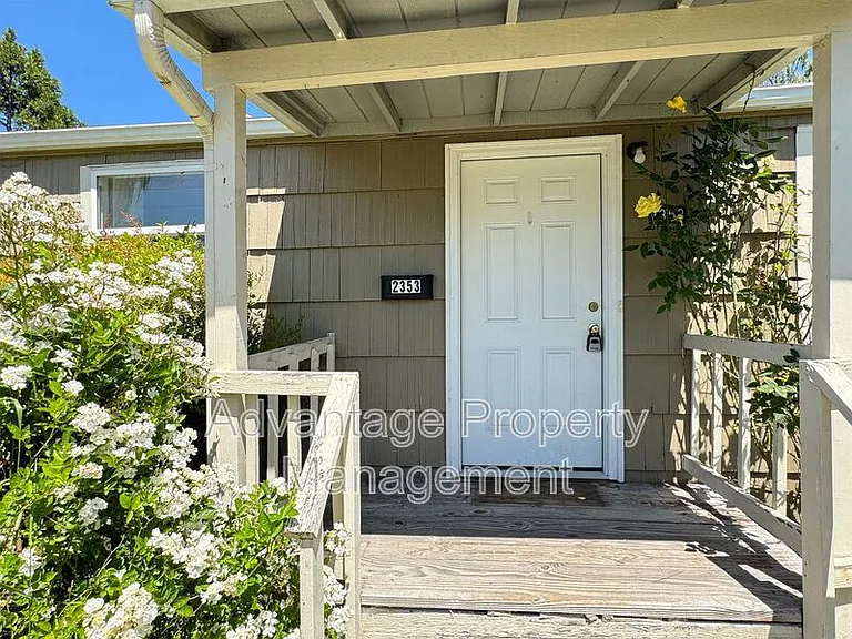 2353 NW Fillmore Ave — Photo 2